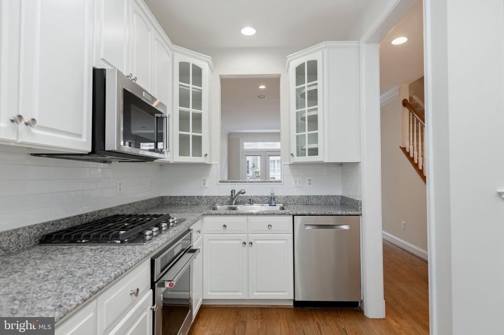 9 Franklin Street - Photo 11