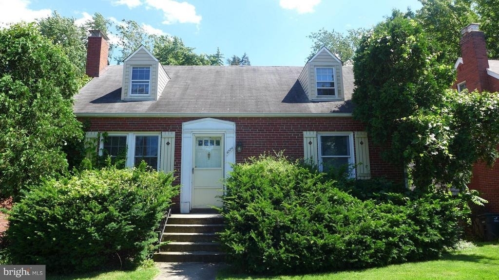4724 7th Road N - Photo 0