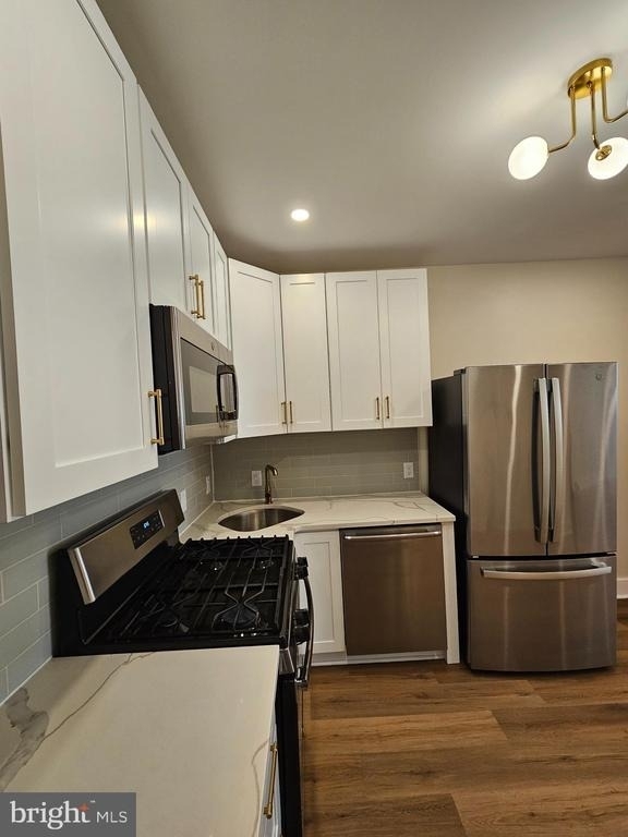 2525 E Madison Street - Photo 3