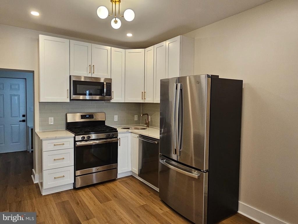 2525 E Madison Street - Photo 2