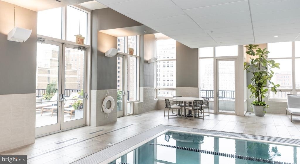 204 W Washington Square - Photo 7