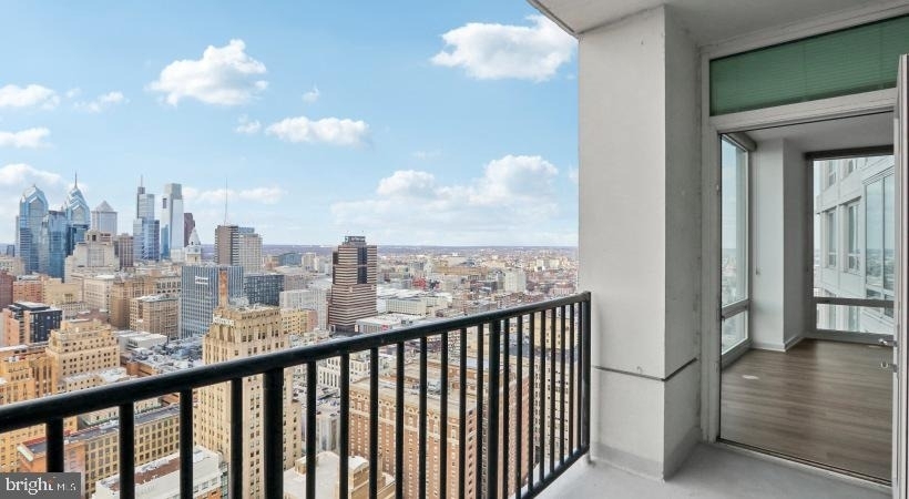 204 W Washington Square - Photo 19
