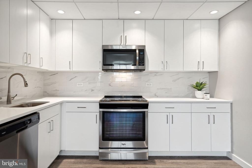 875 Sansom Street - Photo 9