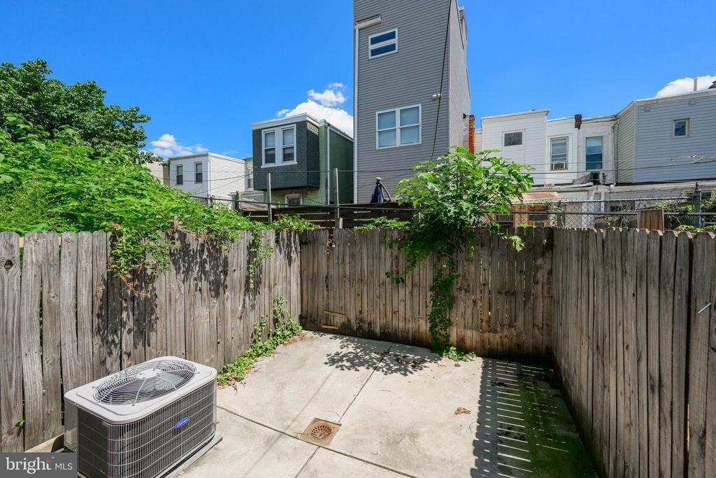 1439 N Newkirk Street - Photo 11