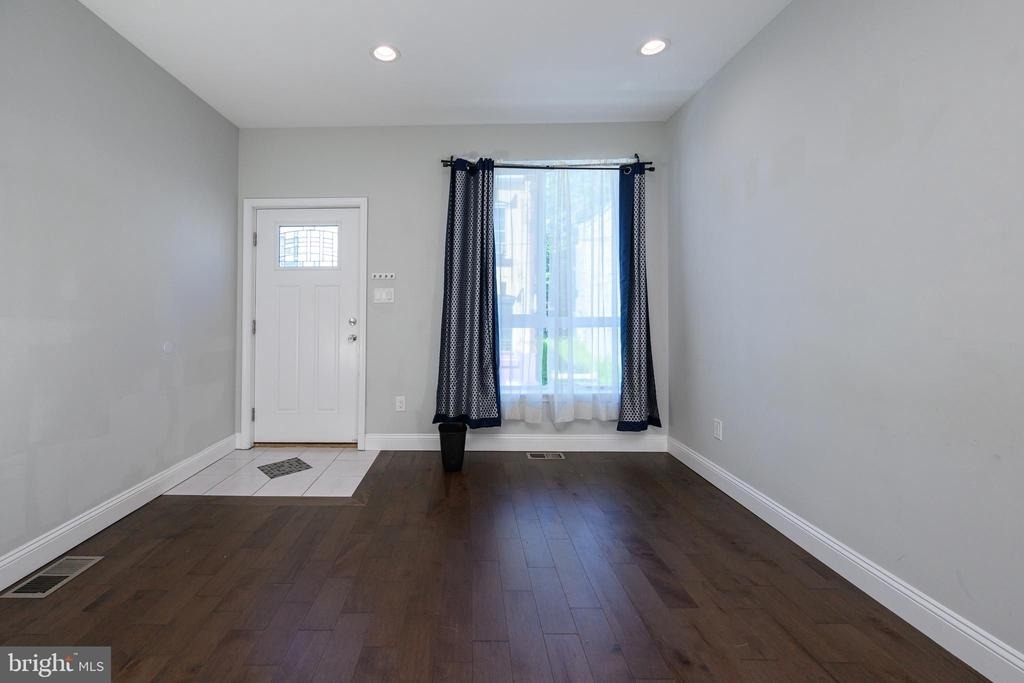 1439 N Newkirk Street - Photo 4