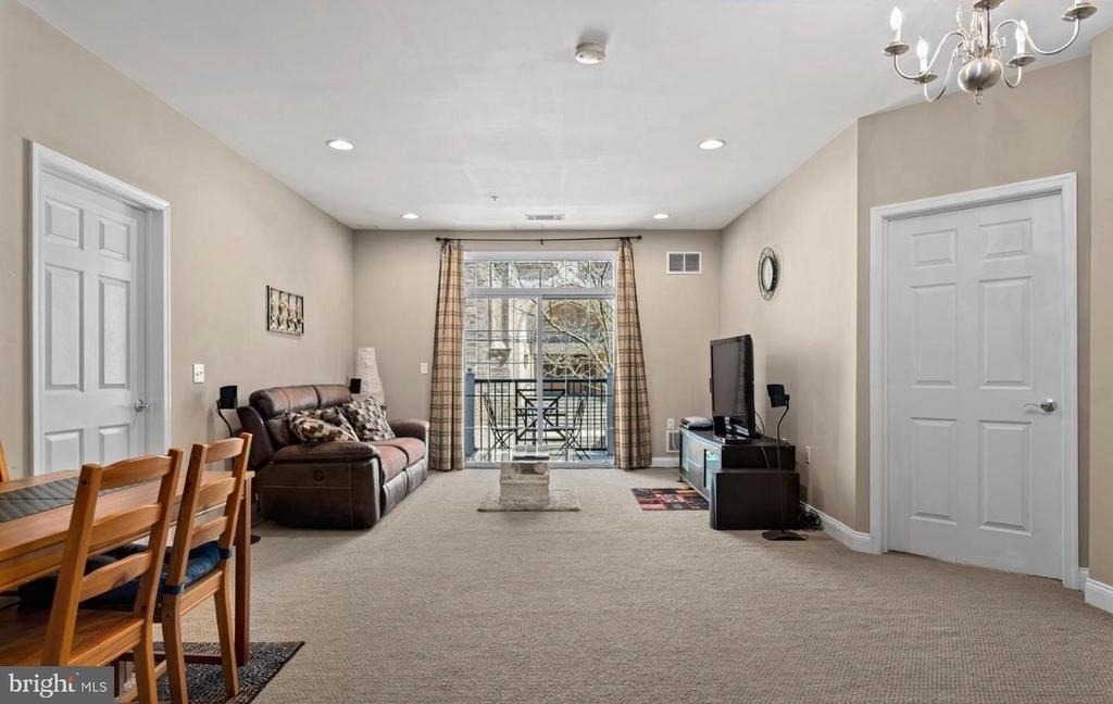 200 W Elm Street - Photo 3