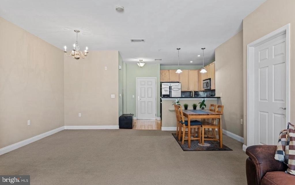 200 W Elm Street - Photo 4