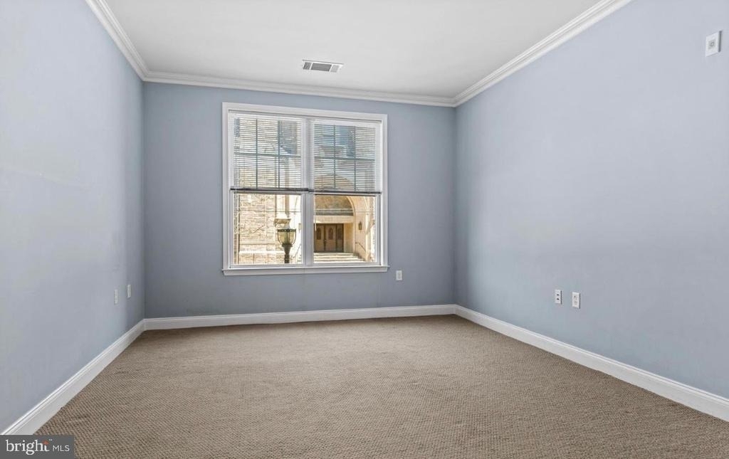200 W Elm Street - Photo 5