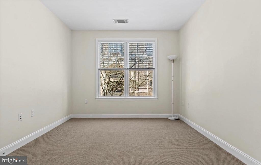 200 W Elm Street - Photo 9