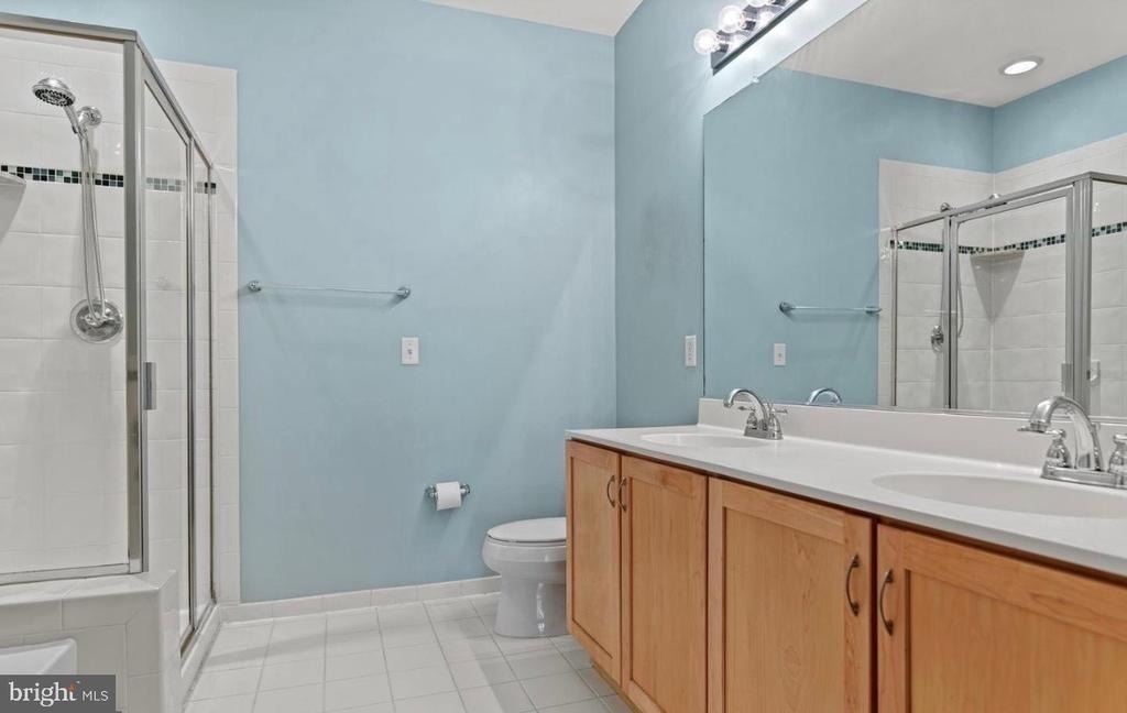 200 W Elm Street - Photo 7