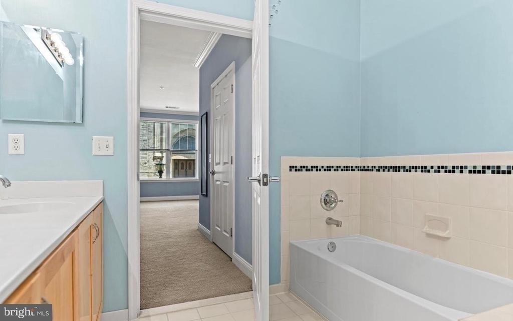 200 W Elm Street - Photo 8