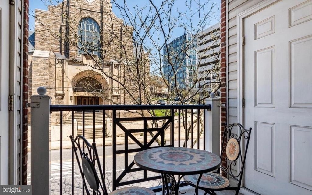 200 W Elm Street - Photo 1
