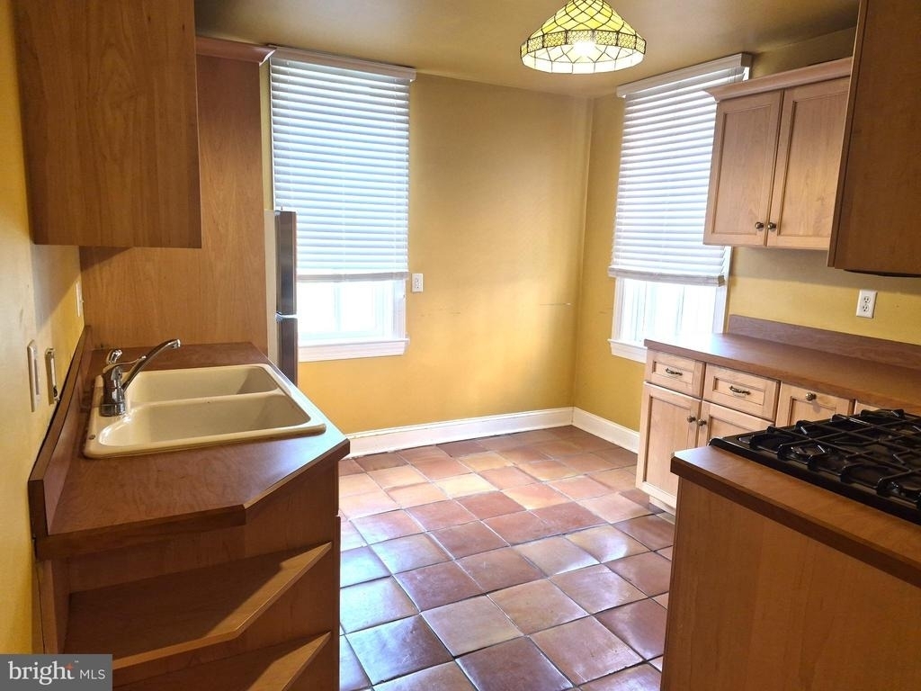 137 E New Street - Photo 5