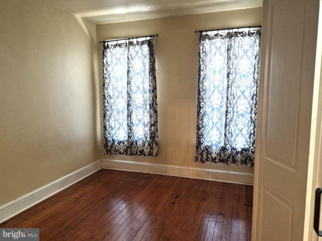 137 E New Street - Photo 2