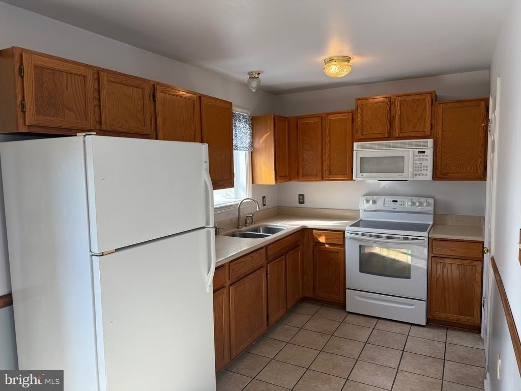 1948 Clinton Avenue - Photo 6