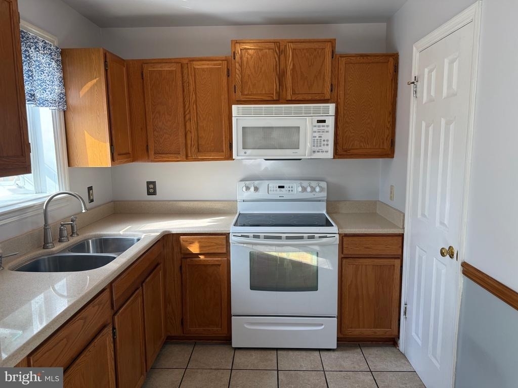 1948 Clinton Avenue - Photo 4