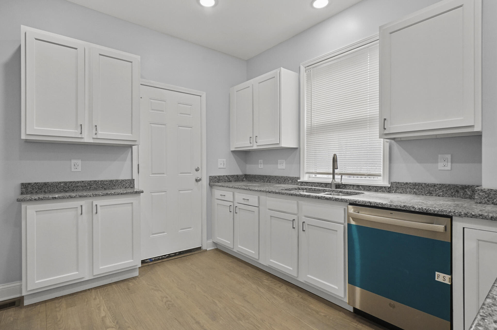 92 W Philadelphia Street - Photo 2