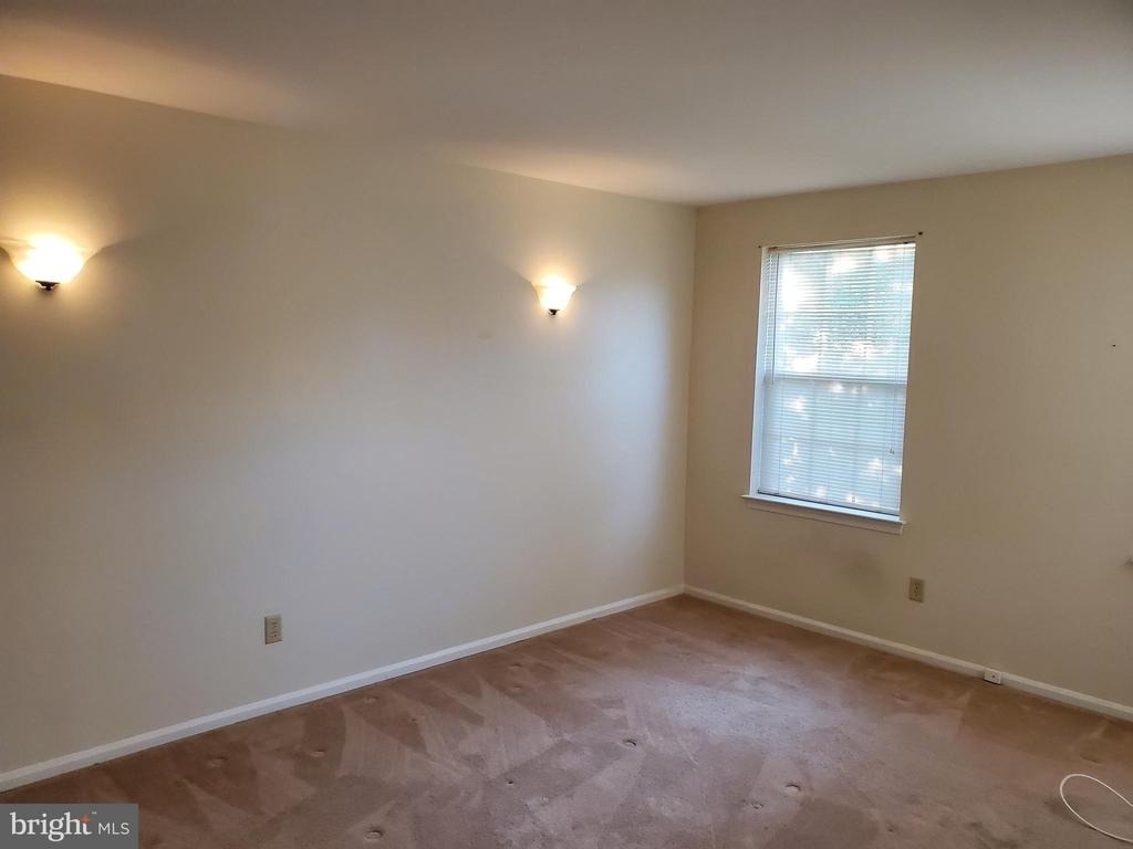 66 Belmont Station - Photo 12