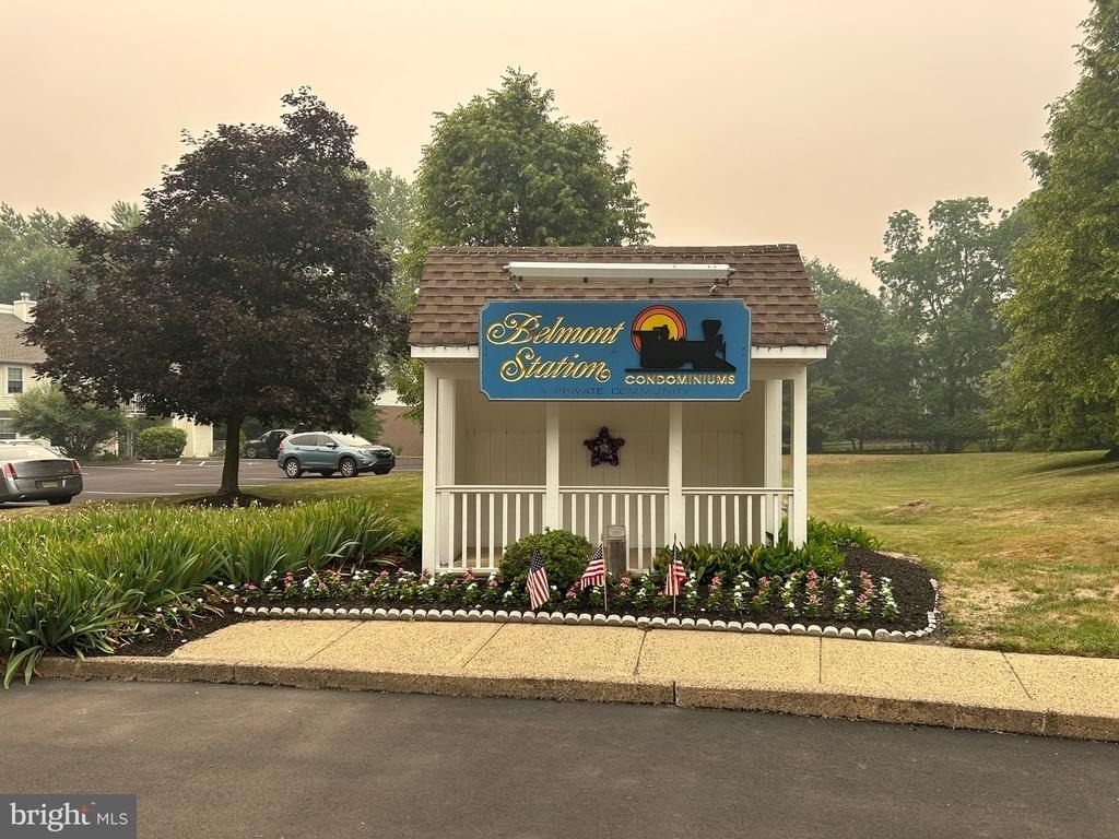 66 Belmont Station - Photo 2