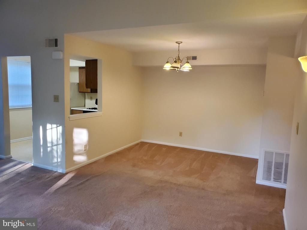 66 Belmont Station - Photo 10