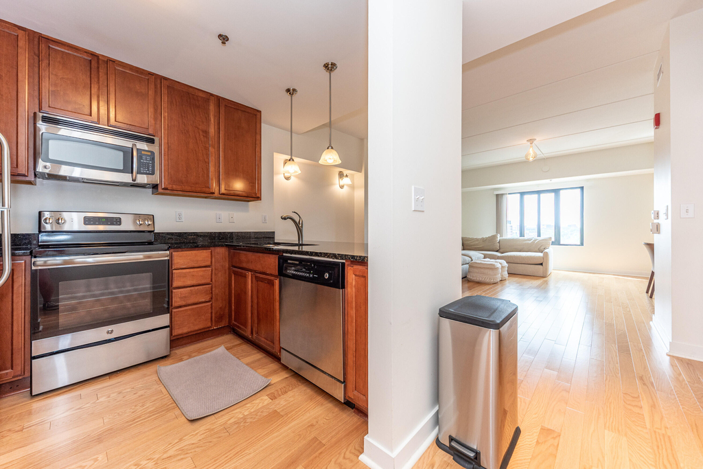 111 N Ashley Street - Photo 2