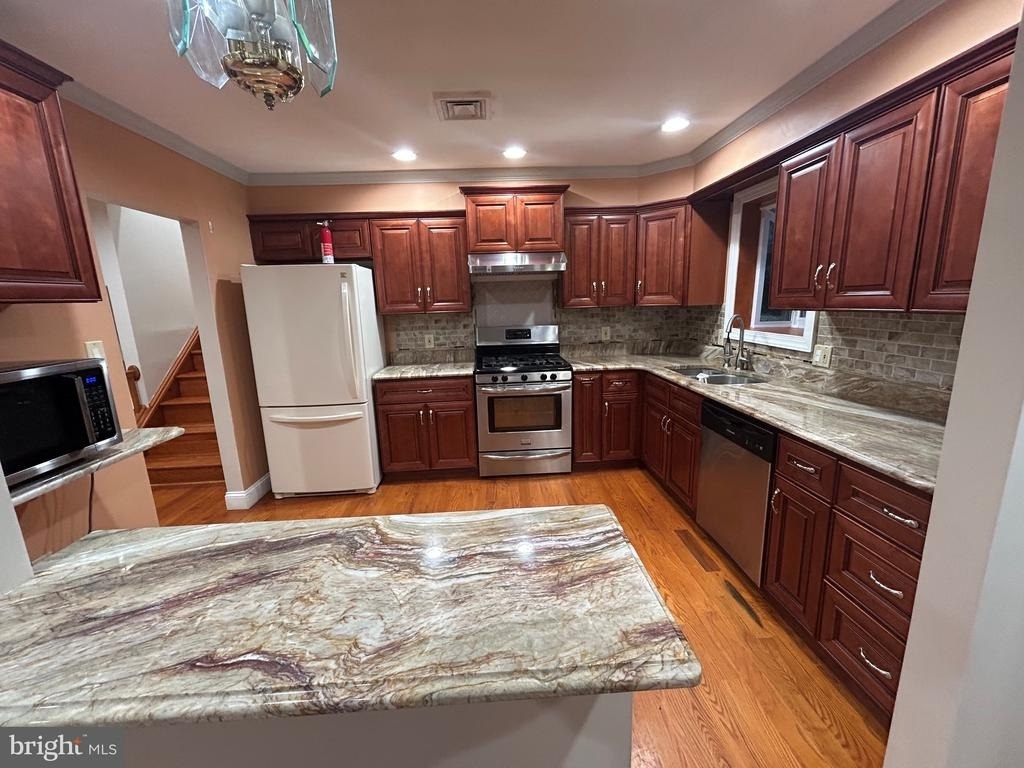 3131 Clive Avenue - Photo 9