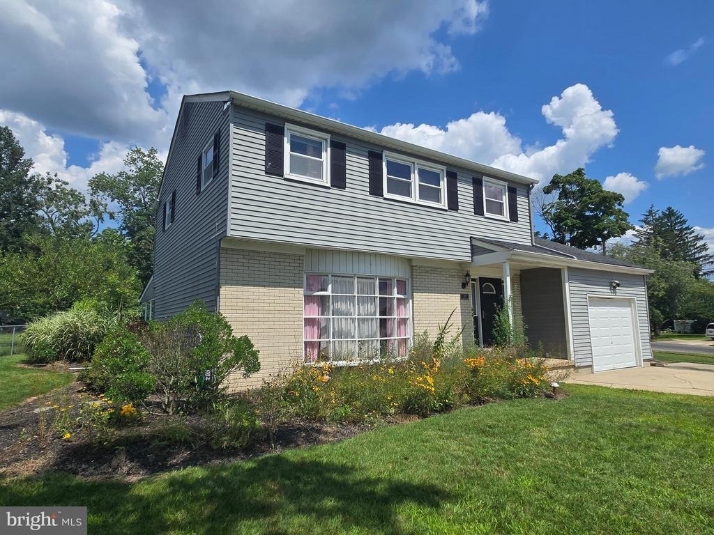 301 Overbrook Avenue - Photo 1