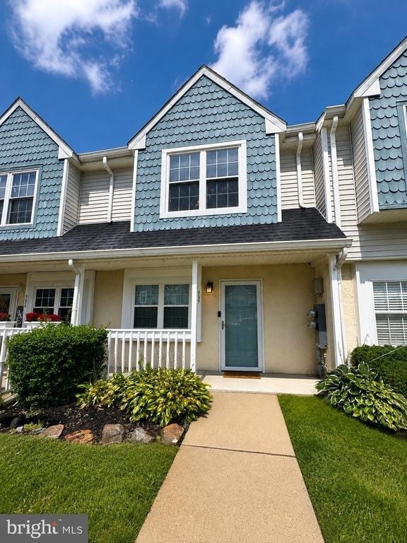 937 Woodstock Court - Photo 0
