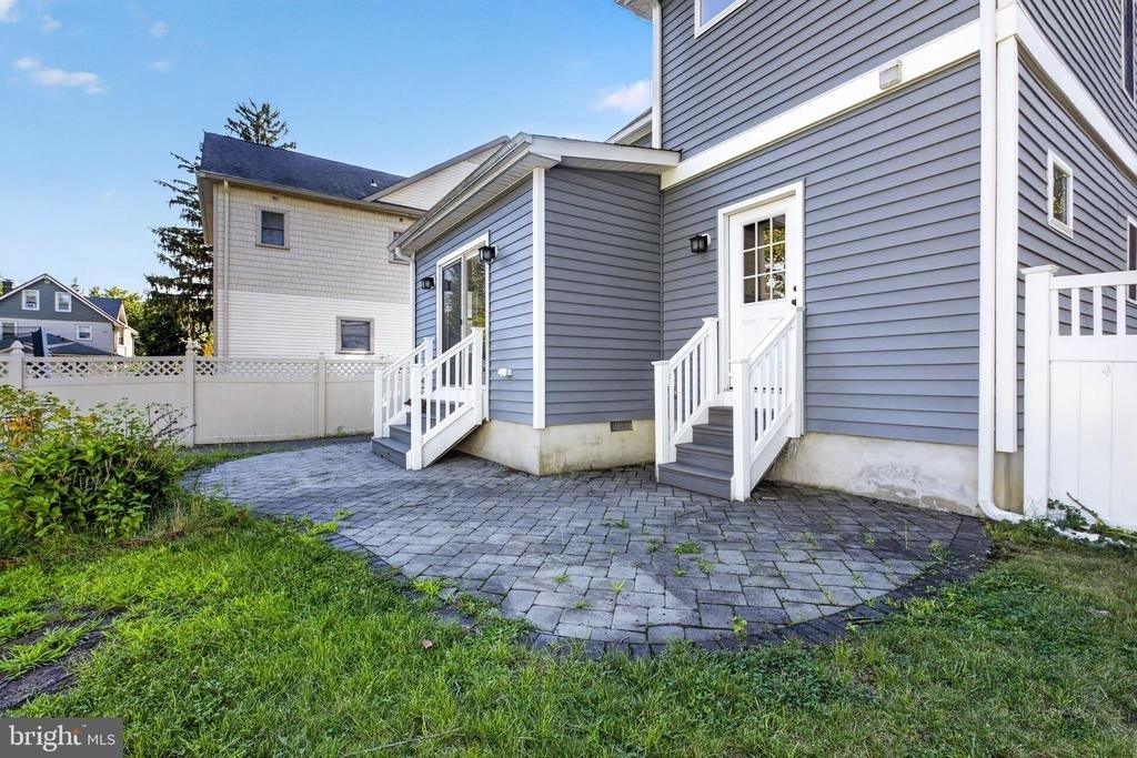 21 E Redman Avenue - Photo 75