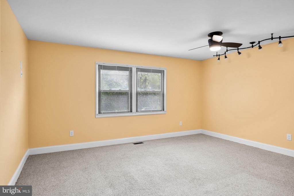 10 Traynor Lane - Photo 13