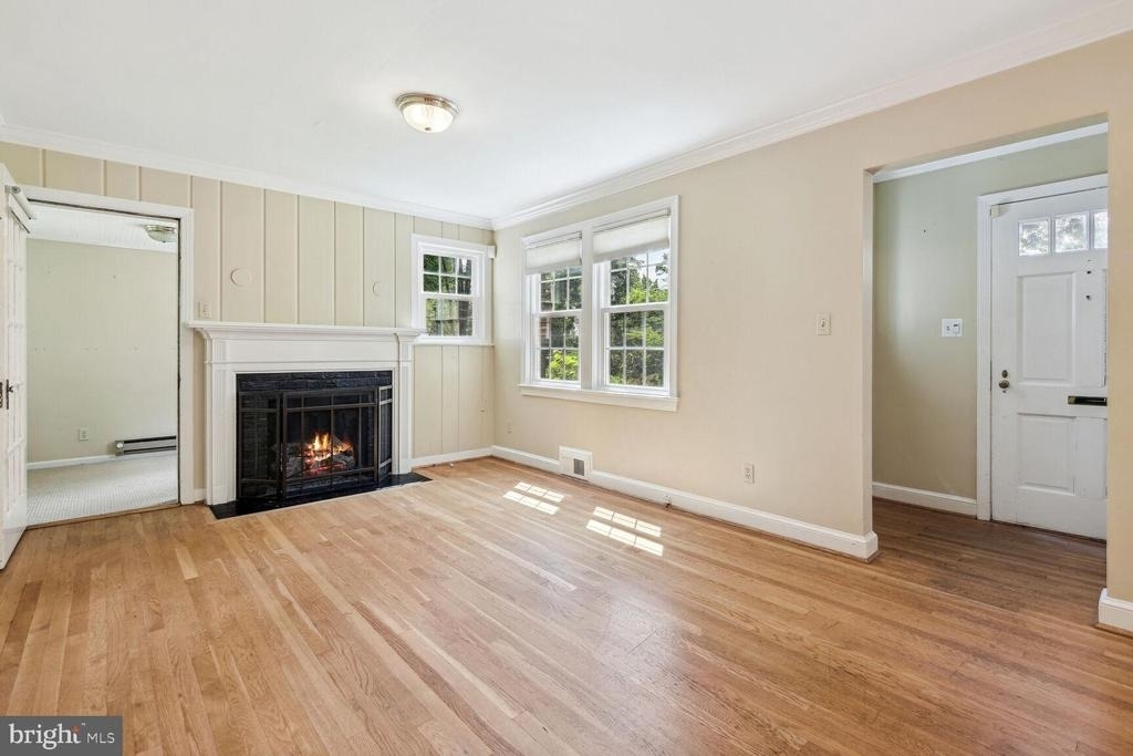5203 Elsmere Avenue - Photo 2