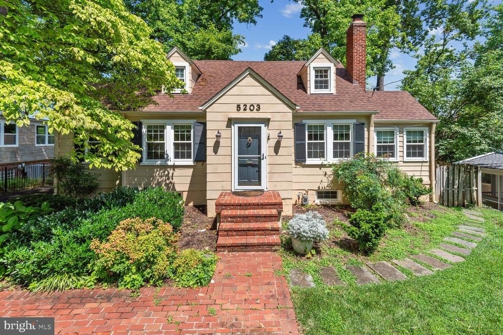 5203 Elsmere Avenue - Photo 0
