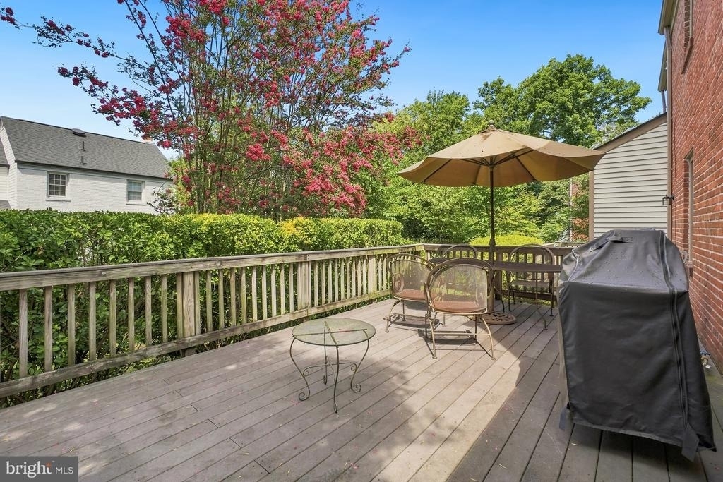 8222 Larry Place - Photo 27