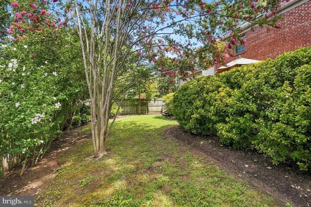 8222 Larry Place - Photo 28