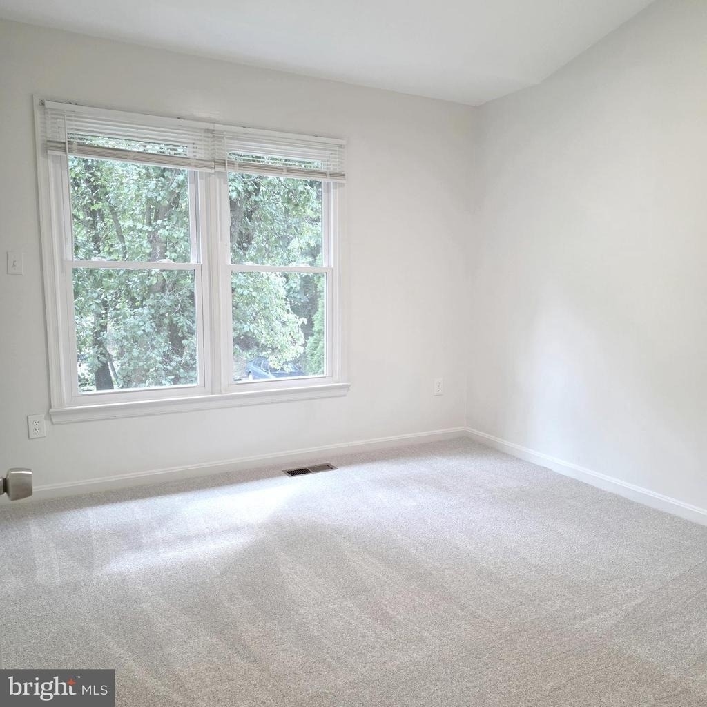 10617 Pine Haven Terrace - Photo 15