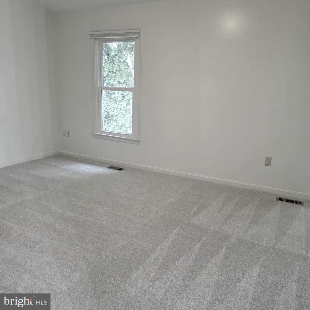 10617 Pine Haven Terrace - Photo 16