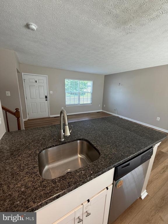 805 London Court - Photo 9