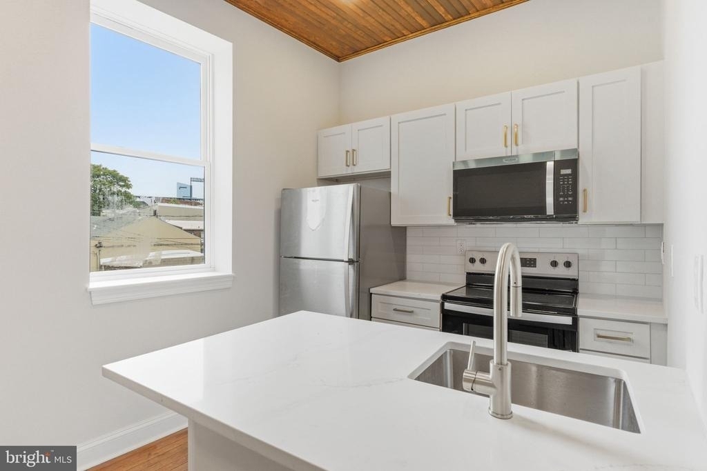 337 S Fremont Avenue - Photo 13