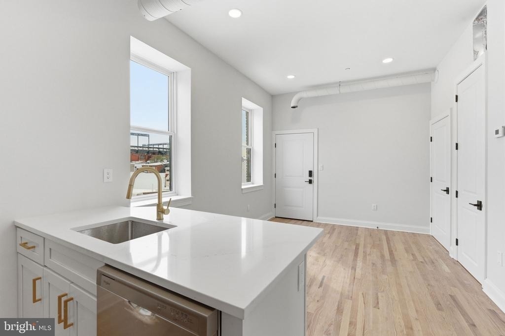 337 S Fremont Avenue - Photo 5