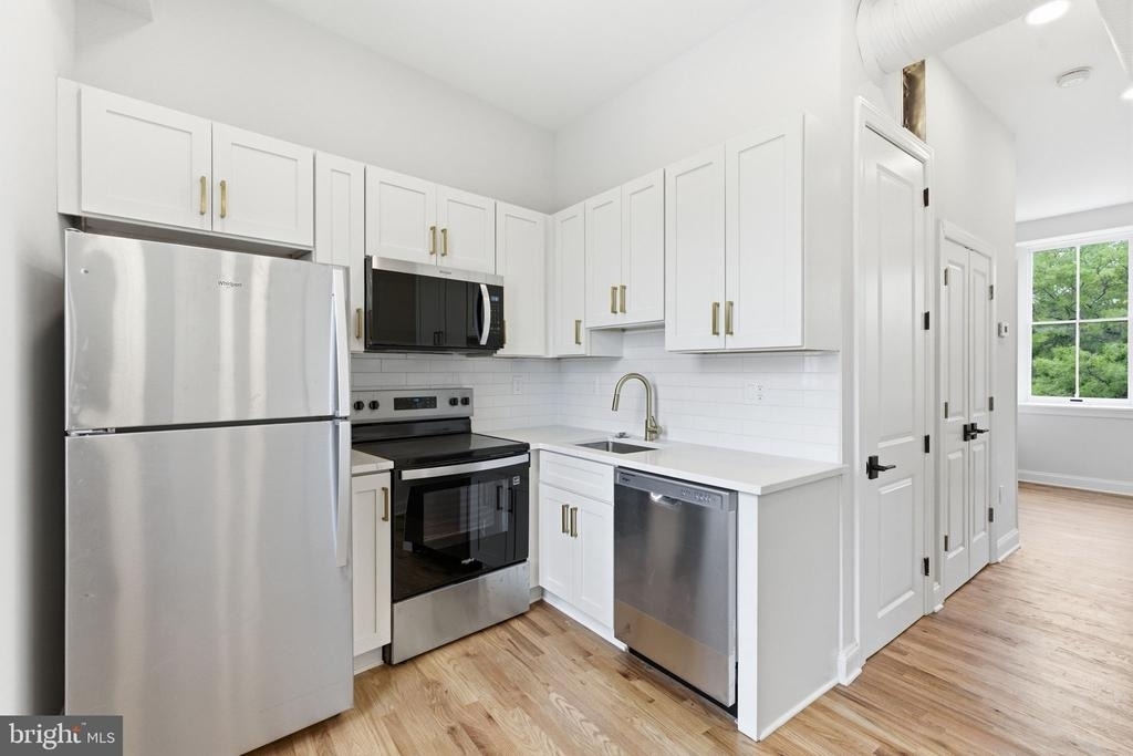 337 S Fremont Avenue - Photo 12