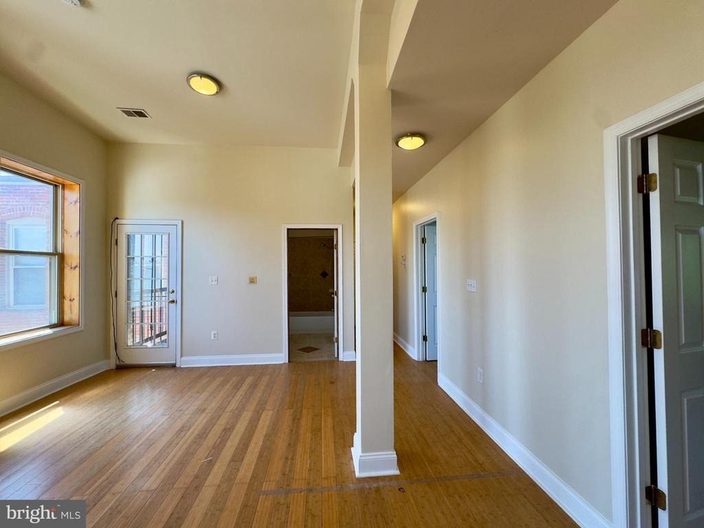 2401 Brookfield Avenue - Photo 7