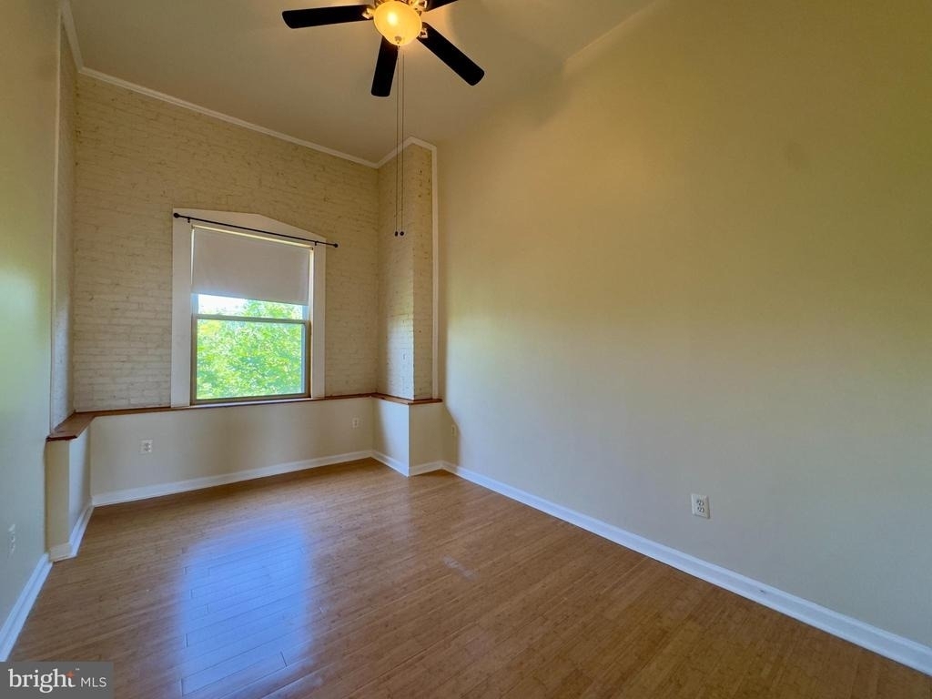 2401 Brookfield Avenue - Photo 8