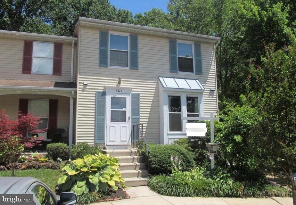 565 Bay Dale Court - Photo 0