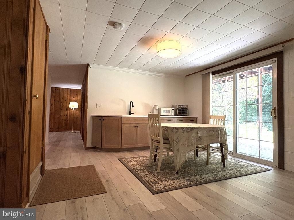 1004 Dixon Drive - Photo 2