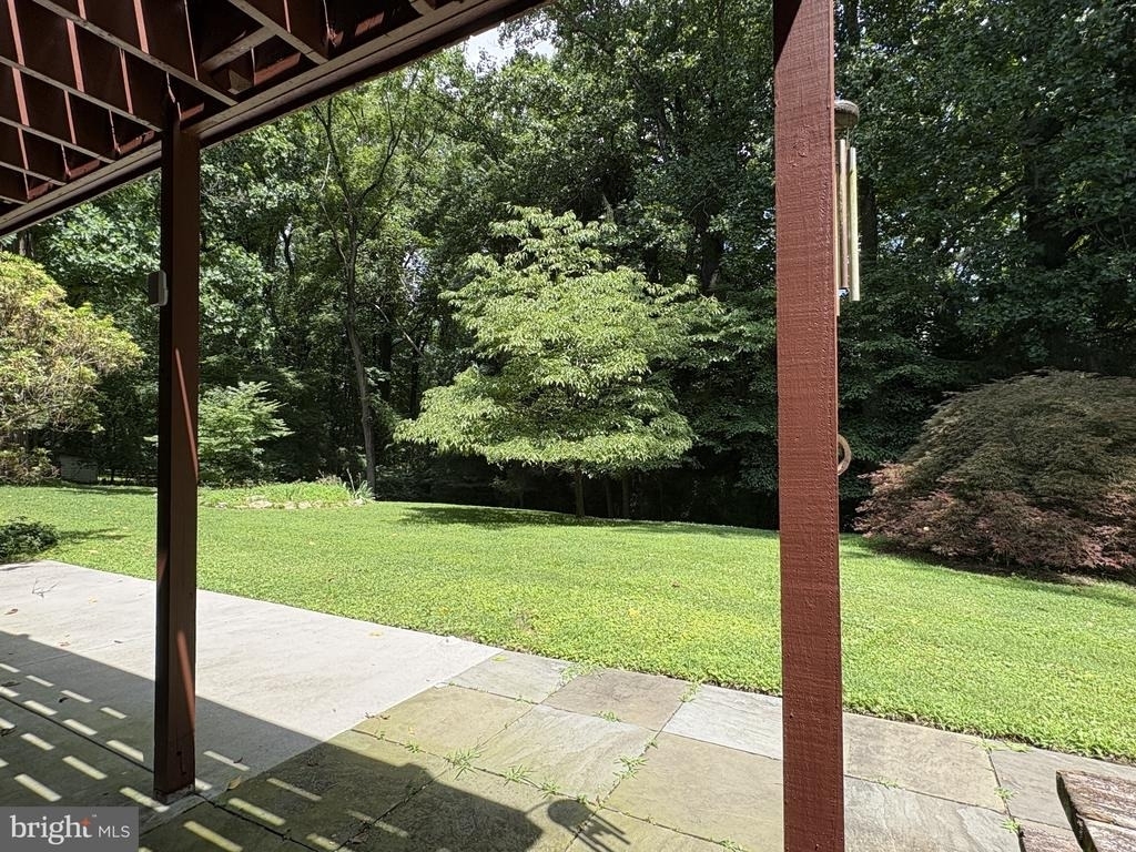 1004 Dixon Drive - Photo 5