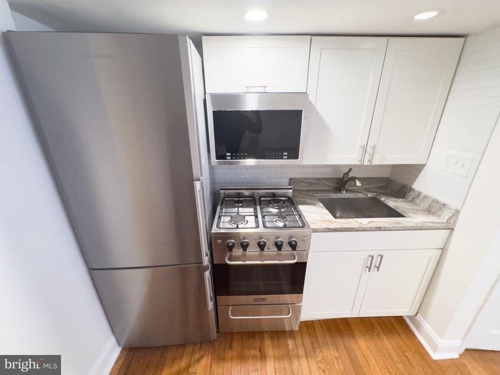 2807 4th Street Ne - Photo 2
