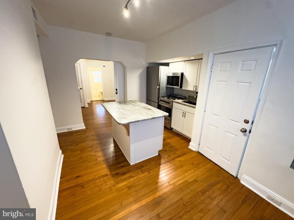 2807 4th Street Ne - Photo 4