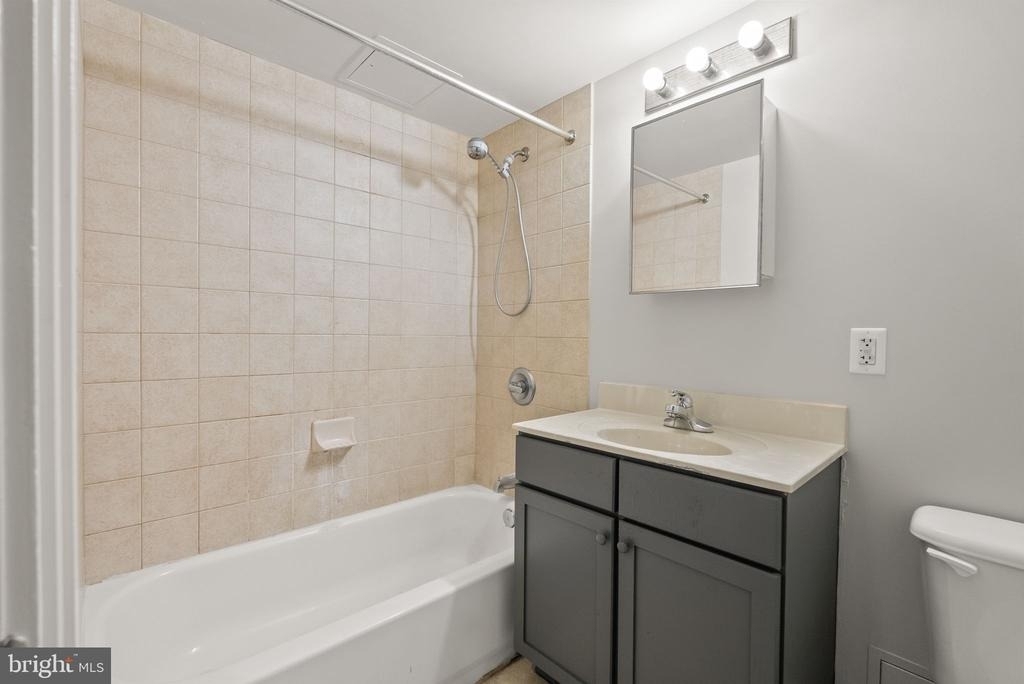 800 4th Street Sw - Photo 9