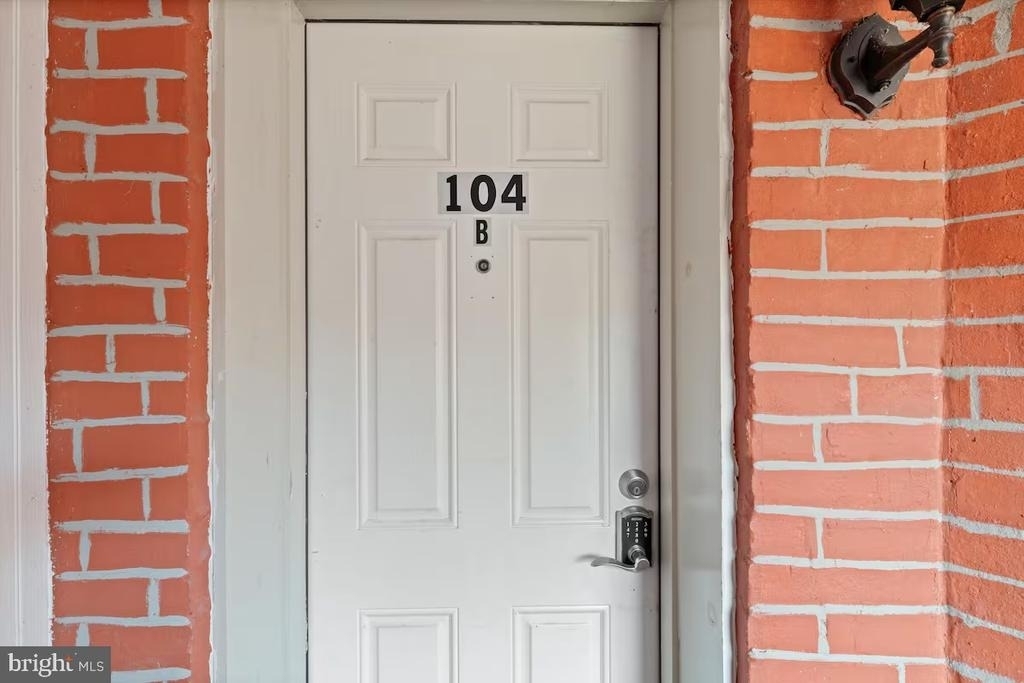 104 R Street Ne - Photo 1