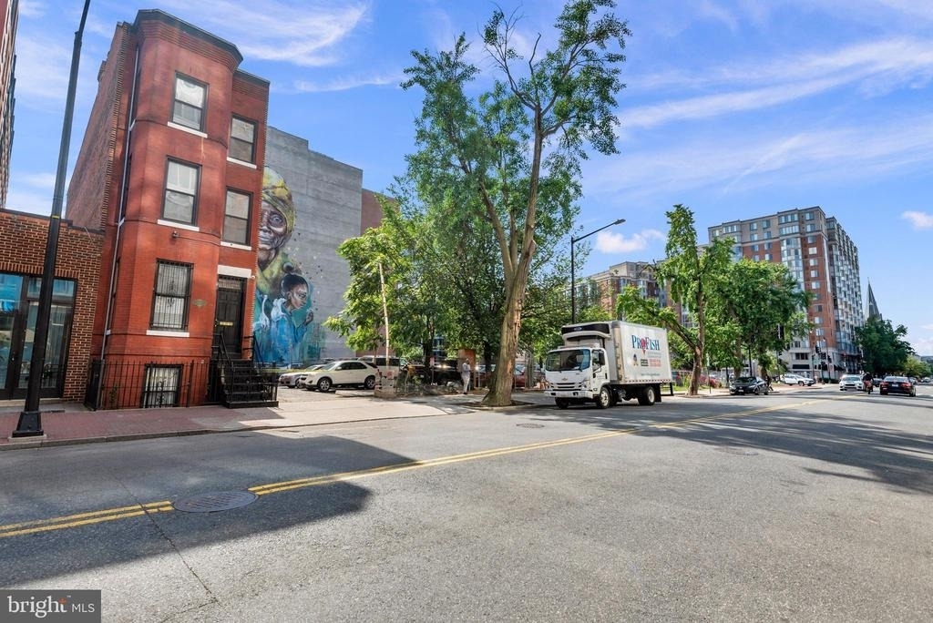 915 5th Street Nw - Photo 1